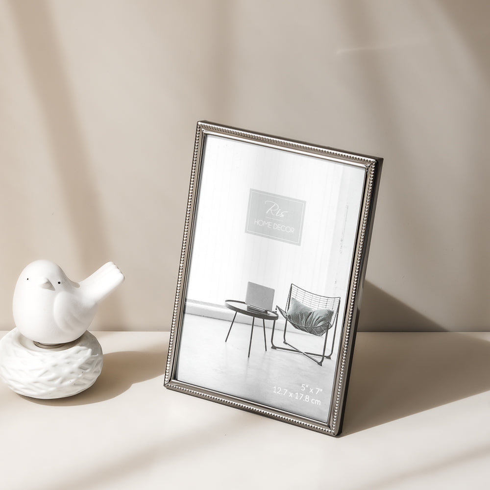 RIS Minimalist Black Chrome Picture Frame (5" x 7") | Desktop Design | Metal Frame